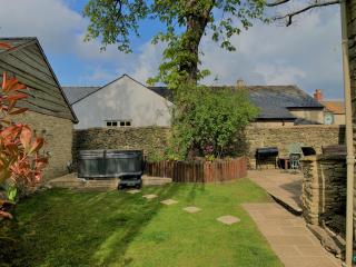 Dunford Barn Cotswolds with Hot Tub - 3