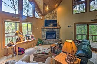 Spacious Maggie Valley Cabin with Hot Tub and MTN View - Maggie Valley - 6