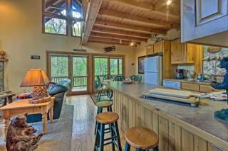 Spacious Maggie Valley Cabin with Hot Tub and MTN View - Maggie Valley - 3
