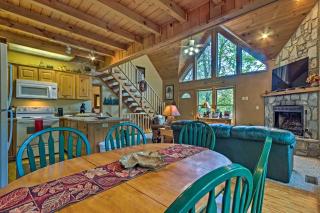 Spacious Maggie Valley Cabin with Hot Tub and MTN View - Maggie Valley - 2