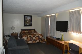 Wheel Inn Motel - Assiniboia - 7
