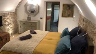 la villageoise, chambre troglodyte pitoresque au cœur du village - Rognes - 3