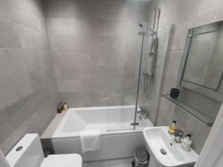 Park View Two-Bedroom Apartment - Bath - 4
