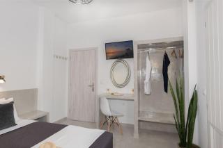 Aislin House - Kamari - 5