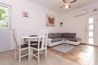 Lara - apartment near the beach - Vrbnik - 0