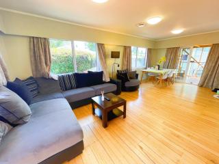 Cosy family home with a sunny deck - Rotorua - 2