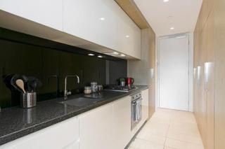 Complete Host Monarc Apartments - Melbourne - 4
