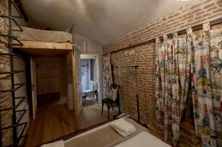 Le Petit Secret, Korce, Albania - 8