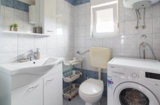 Apartment Nikol with big garden and terrace 350 meters from the sea - by TA Leut agency - Privlaka - 7