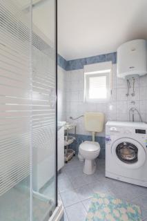 Apartment Nikol with big garden and terrace 350 meters from the sea - by TA Leut agency - Privlaka - 4