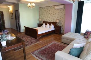 Boutique Vila White Duchess - 2
