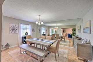 Naples Condo with Enclosed Balcony and Lake Views! - Naples - 1