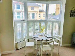 St Margarets Modern Georgian 2 bedroom apartment - 8