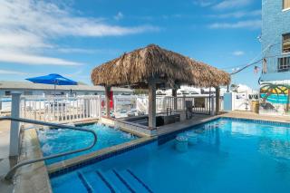 Oceanic Hotel & Barefoot Tiki Bar - Wildwood - 7