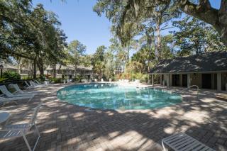 144 The Greens 2 BR Shipyard Golf Condo - Hilton Head Island - 2