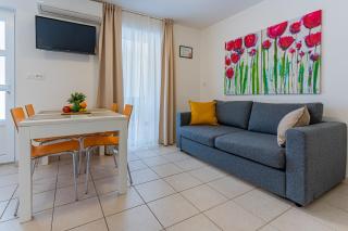 Apartments Dolac - Nerezine - 0
