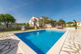 Home Idassa - 8