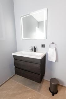 Akureyri Lux Apartments with hot tub access - 4