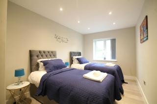 NEW - Stylish 2 bed, Farnham Common - 4