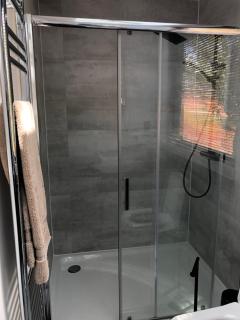 Self contained ensuite double bedroom with own entrance FREE OFF STREET PARKING - 3