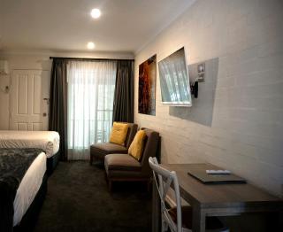Town Square Motel - Orange - 6
