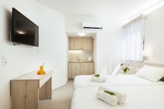 Giannis Seafront Studios - Korakas - 9