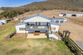 Hillview, a quiet country escape with views. - 9
