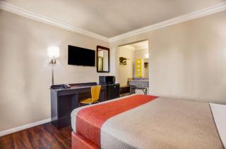 Motel 6-Fresno, CA - Belmont Ave - Fresno - 1