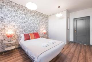 GuestReady - Red Stripes - 3