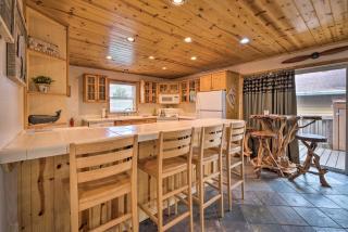 Rockaway Beach Hideaway with Hot Tub and Fireplace! - Rockaway Beach - 5