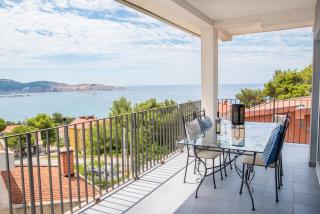 Sea View Apartments - Bar - 4