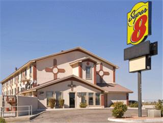 Super 8 by Wyndham Carlsbad - Carlsbad - 2