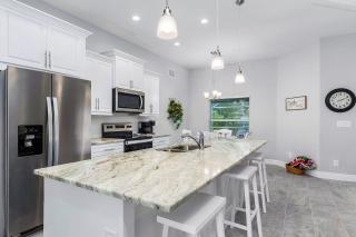 Newly built home with heated pool, close to many amenities - Villa Sandle - Cape Coral - 2