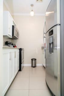 Kingston Vacation Rentals at Stylish Apt near Andrews Memorial ideal for long-term stays -Kingsway18 - 5