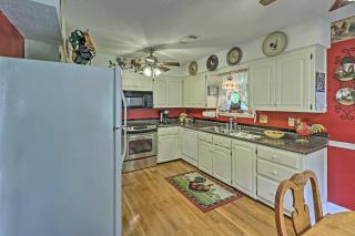 Secluded Edgemont Getaway with Huge Outdoor Deck! - Fairfield Bay - 2