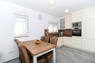 Luxury apartment with swimming pool Ana - Trogir - 8