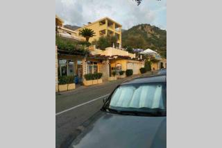 BMV room for 2-3 with greenery view - Sveti Stefan - 2