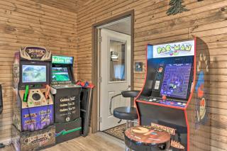 Golf Cart and Game Room Bear Den Pocono Lake Home - Pocono Lake - 1