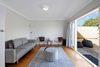 Bach on Pitau - Mt Maunganui Holiday Home - 8