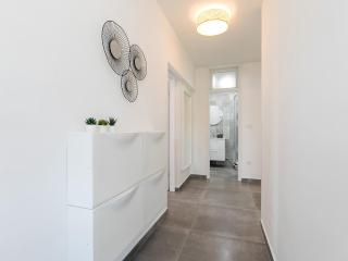 City Center Apartment with private garden and BBQ - Poreč - 2