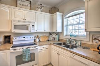 Little River Condo with Pool Less Than 6 Mi to Beach! - Little River - 2