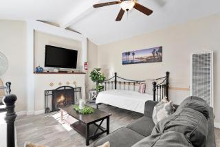 Oceanside Rocks Family Vacation Home - 7