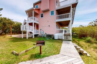 The Pink Flamingo - Avon - 2