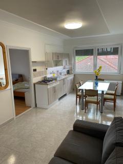 Pingvin Cukrászda Apartman felső szint - 4