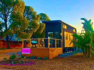 The Pink Lake Tiny House - 'Sakura' - Lochiel - 9