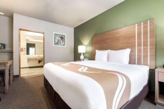 Quality Inn & Suites Bainbridge Island - 1