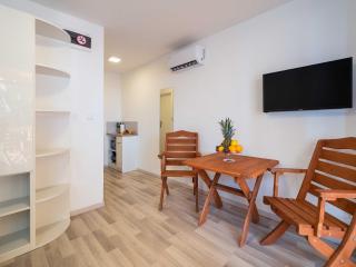 Mediteran Travel Mobile Homes Miran Pirovac - Pirovac - 3