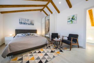 Mikula and Cvita stone house - 1