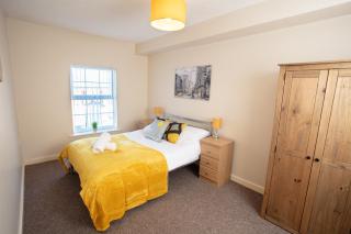 Ample Comforts, Centrally Located, Town Centre - Warrington - 5