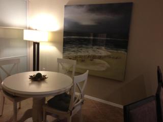 Elegant 1 Bedroom Condo With Swimming Pool Gym Access All Included In Convenient Fort Myers Location Near Golf Courses and Sanibel Island - Fort Myers - 5